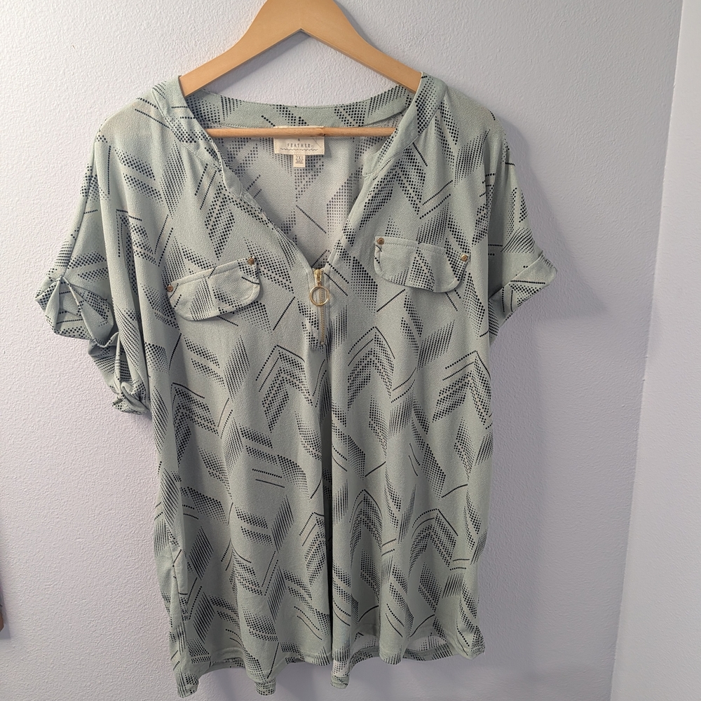 Flower & Feather Geometric Zip-Front Top,‎ Size 2XL